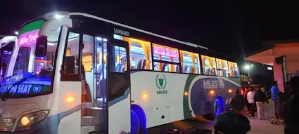 रात्री बसमा परिवारसँगको रमाइलो यात्रा: बुटवलदेखि काठमाडौंसम्म Miles Travel सँग